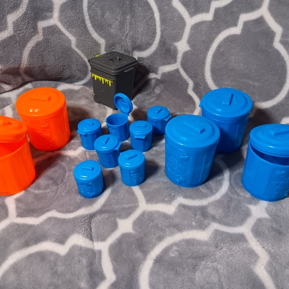 Lot of small trash cans - Picture 3 of 6